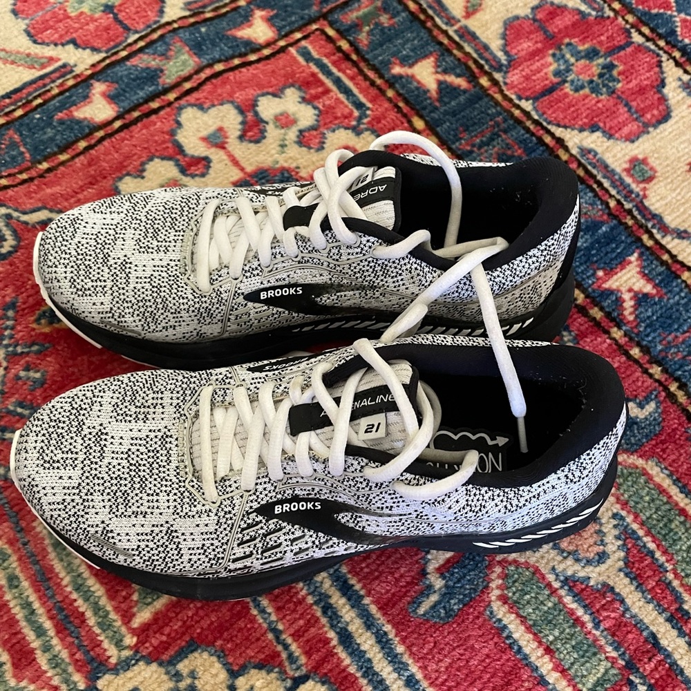 Brooks Adrenaline 21  Women’s size 9